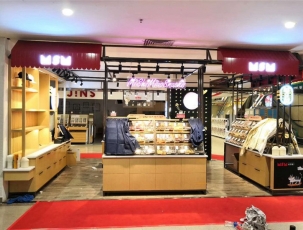 《觅食喵零食》全国连锁品牌展柜案例